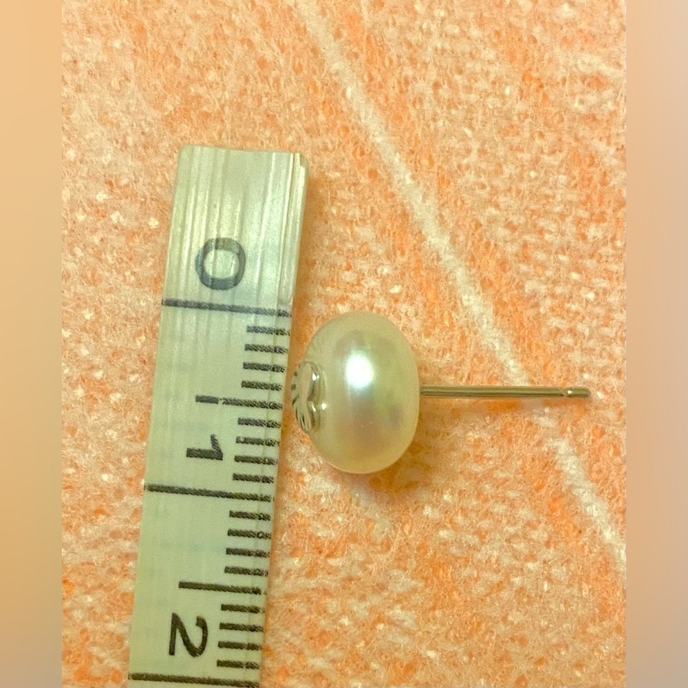 Elegant Pearl Stud Earrings with Silver Heart ❤️ - Picture 6 of 6